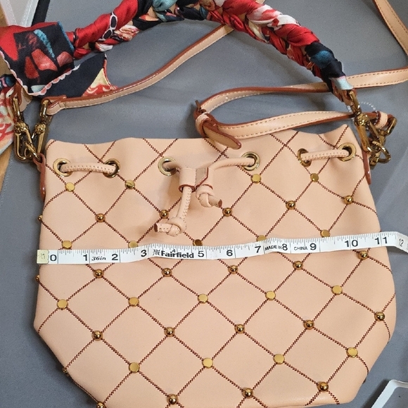 Charles & Keith Tan Quilted Bucket Bag Nwot - Picture 7 of 8